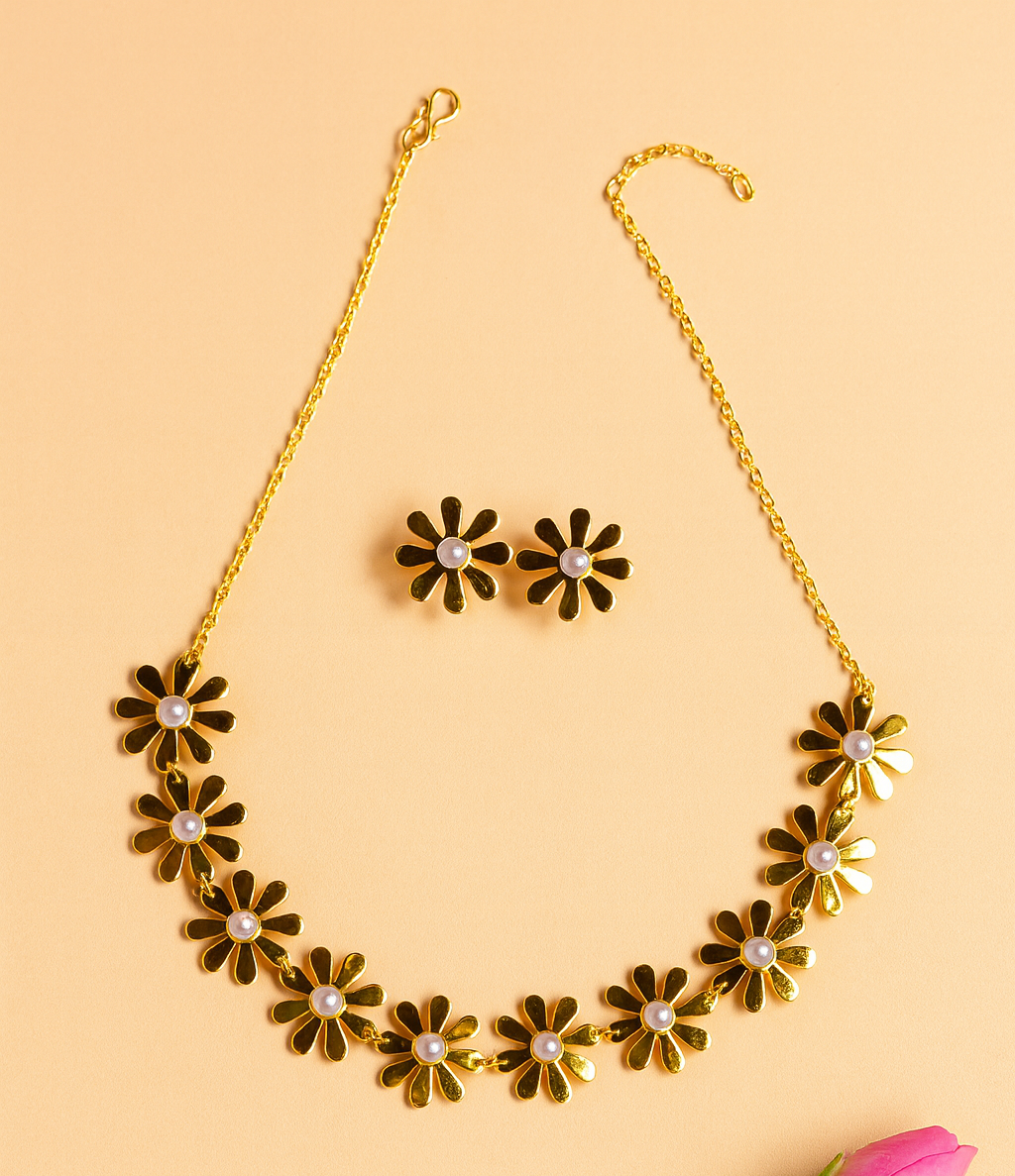 Blossom Pearl Chic Necklace