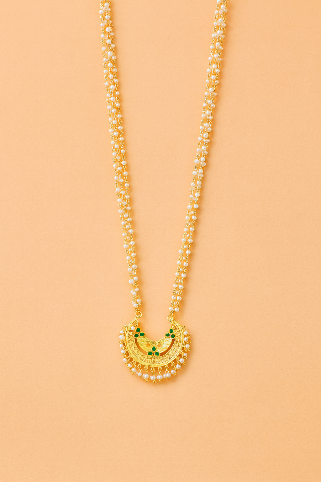 Multilayered pearl Necklace