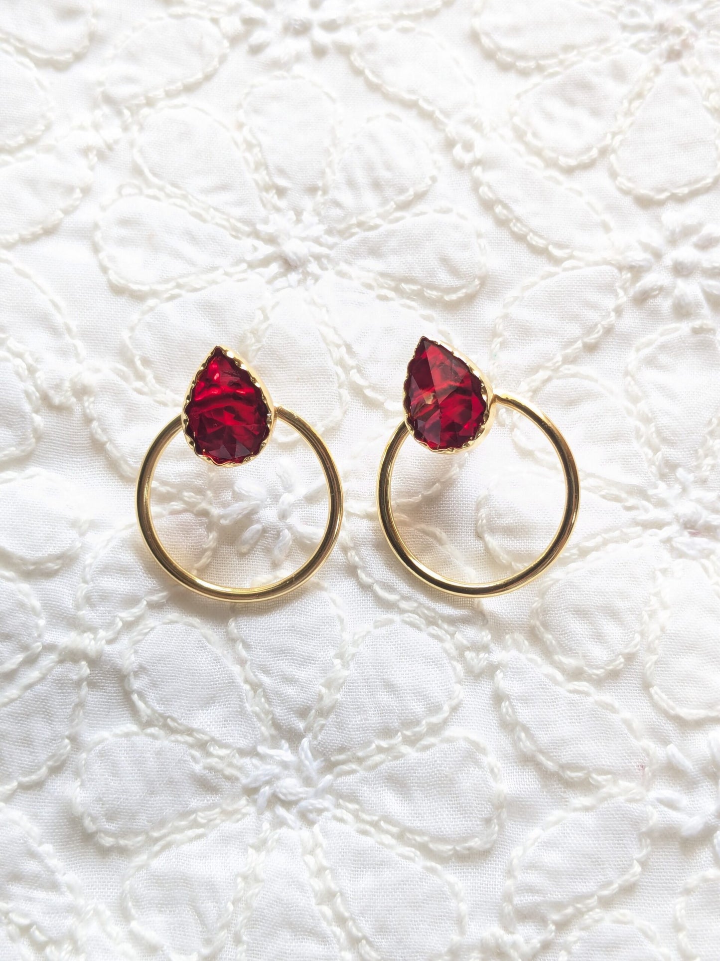 Water drop stone stud with ring frame