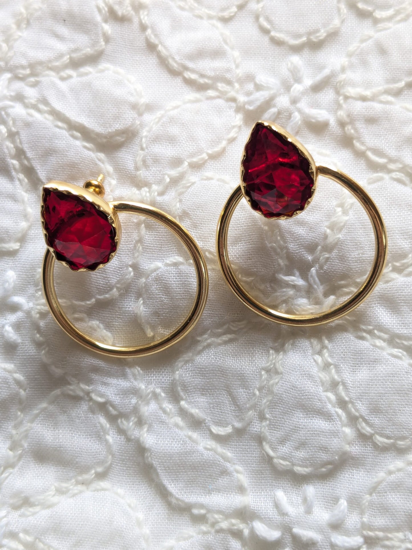 Water drop stone stud with ring frame