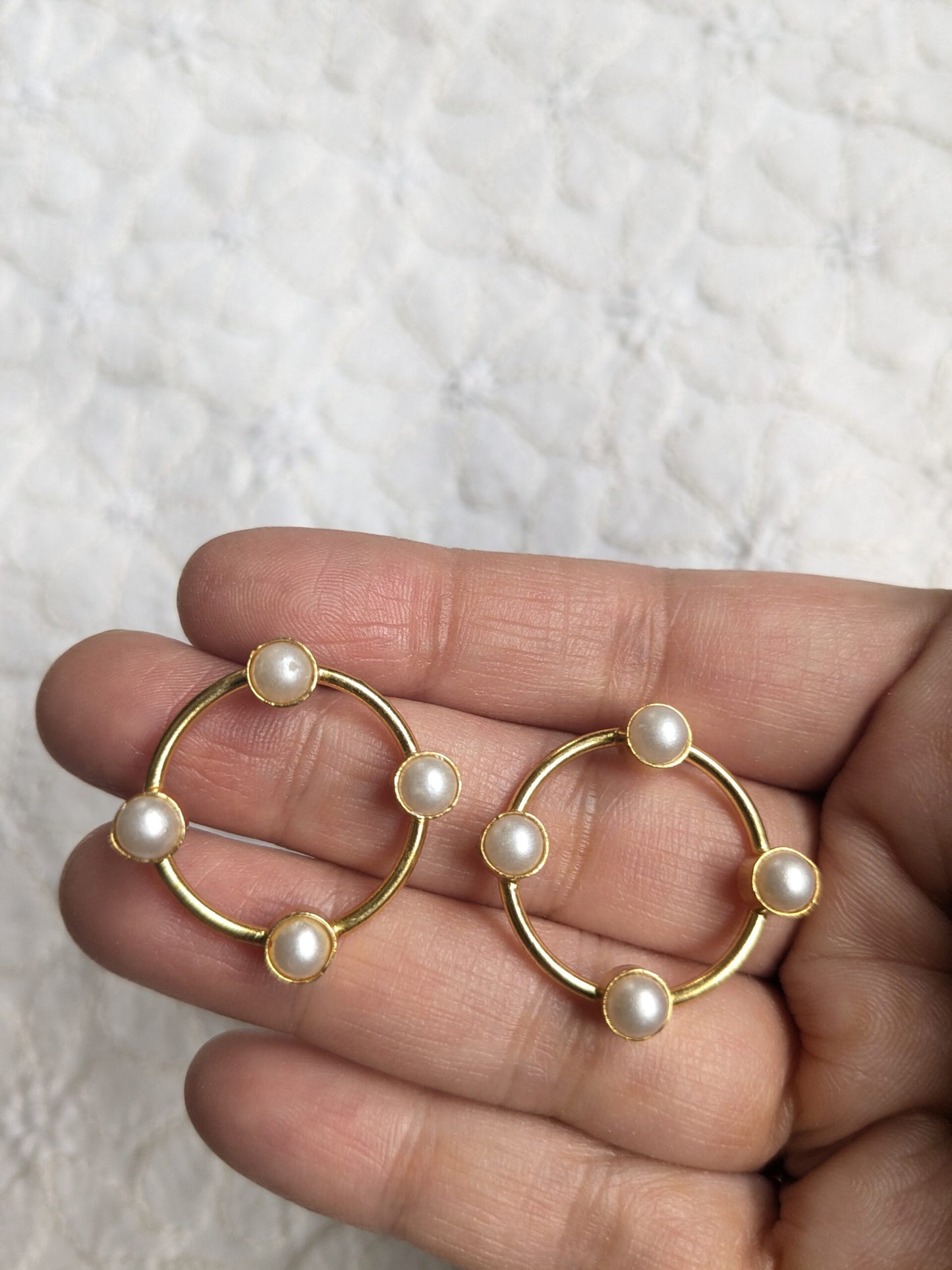 4 pearl small ring stud