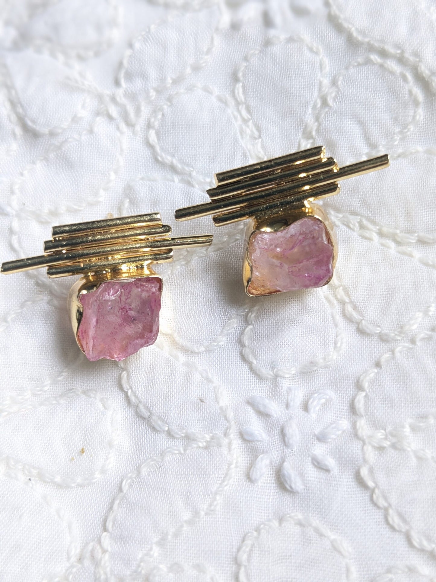M stick Rough stone studs