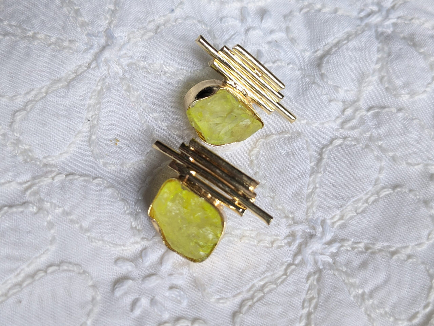M stick Rough stone studs