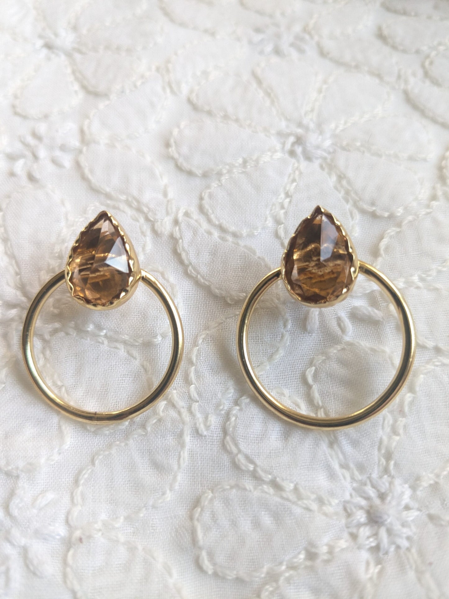 Water drop stone stud with ring frame
