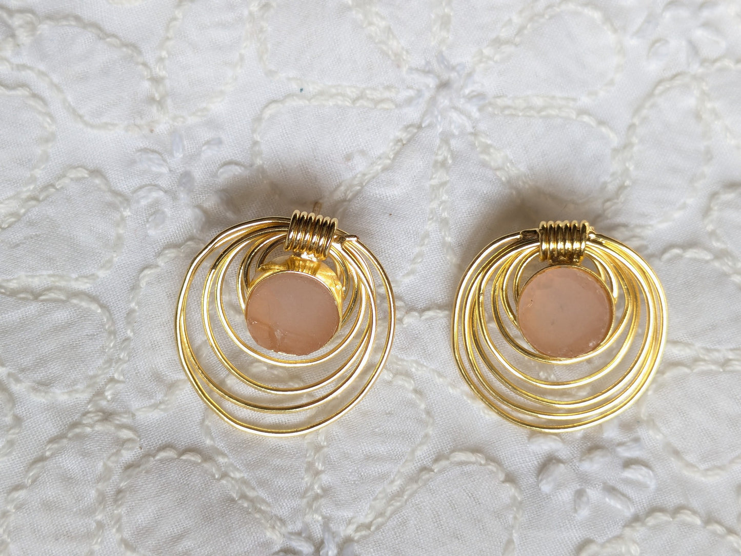 Round Wired Stud Earrings – Elegant Simplicity