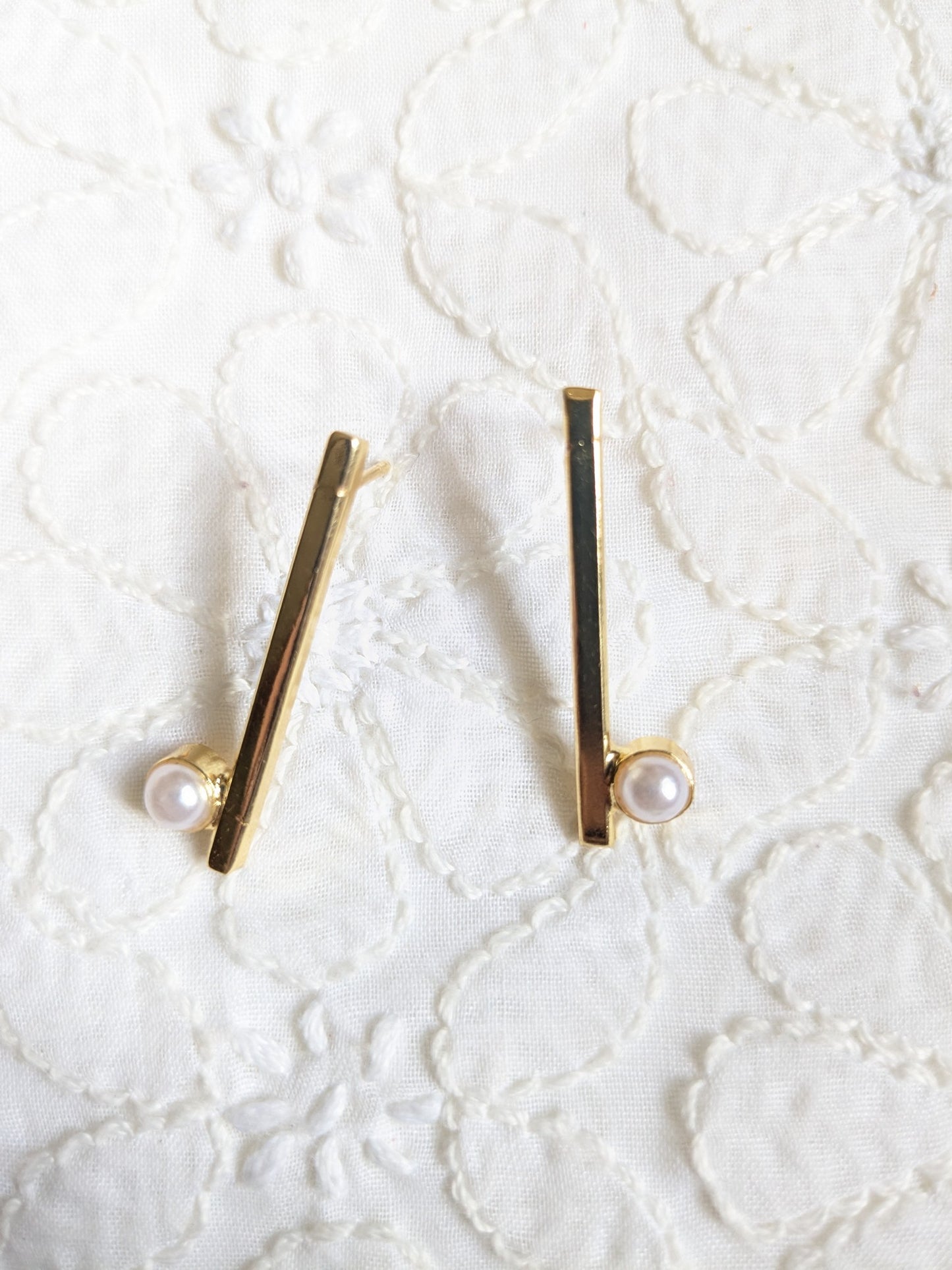 Pearl long studs