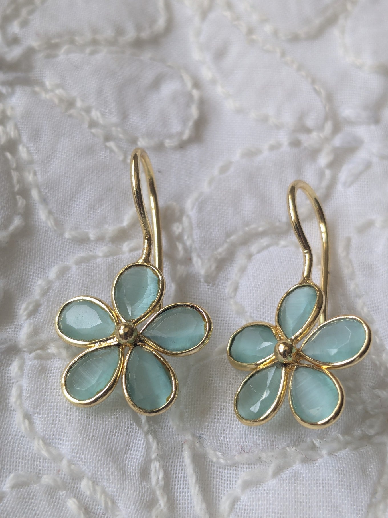 Daisy Flower Loop Earrings