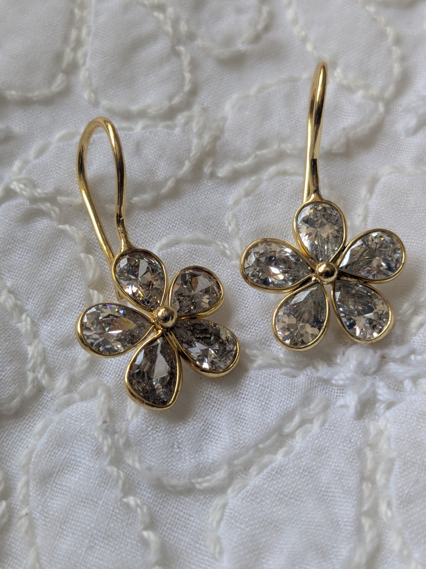 Daisy Flower Loop Earrings