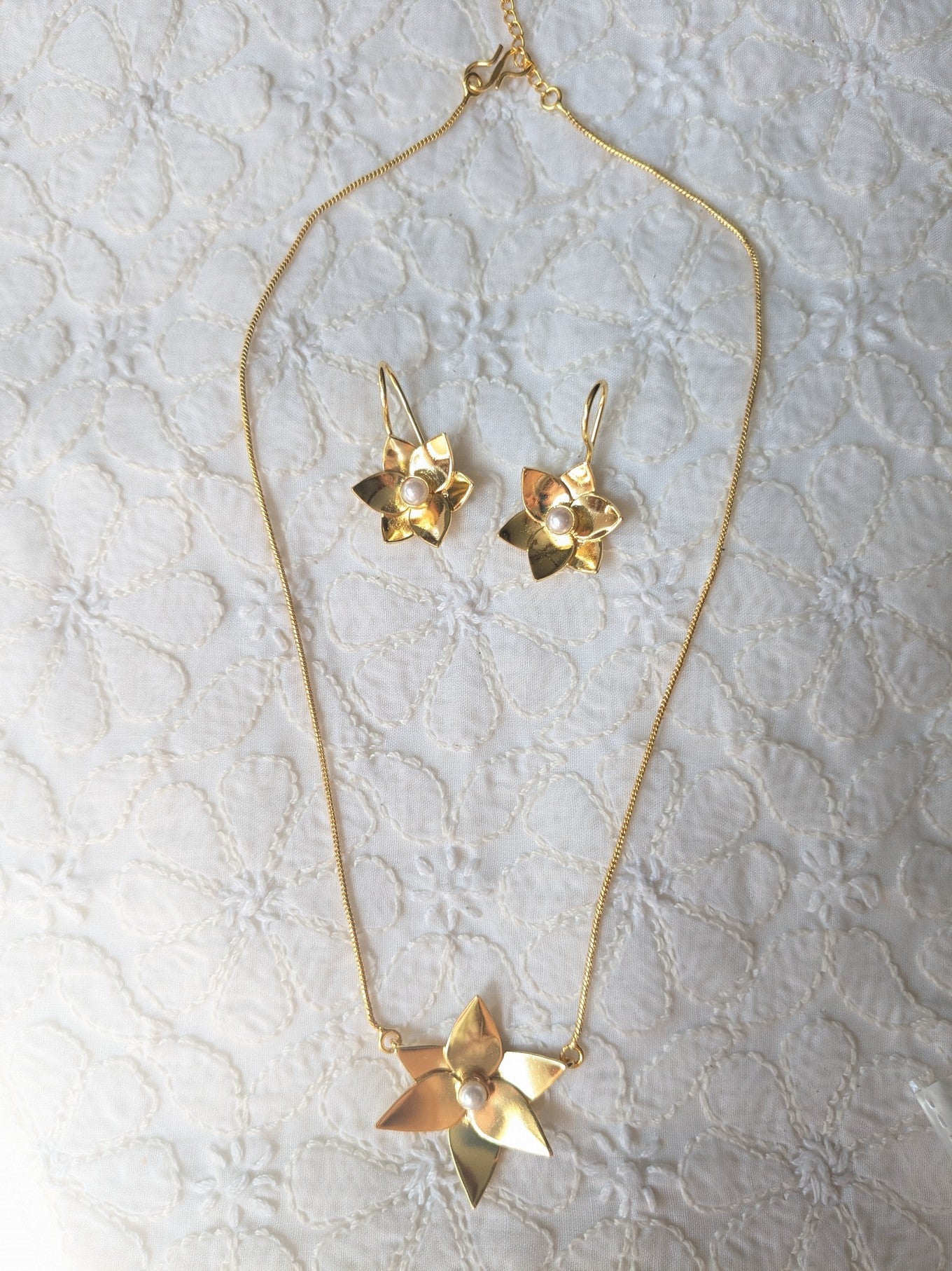 Petal Flower Pendant Set