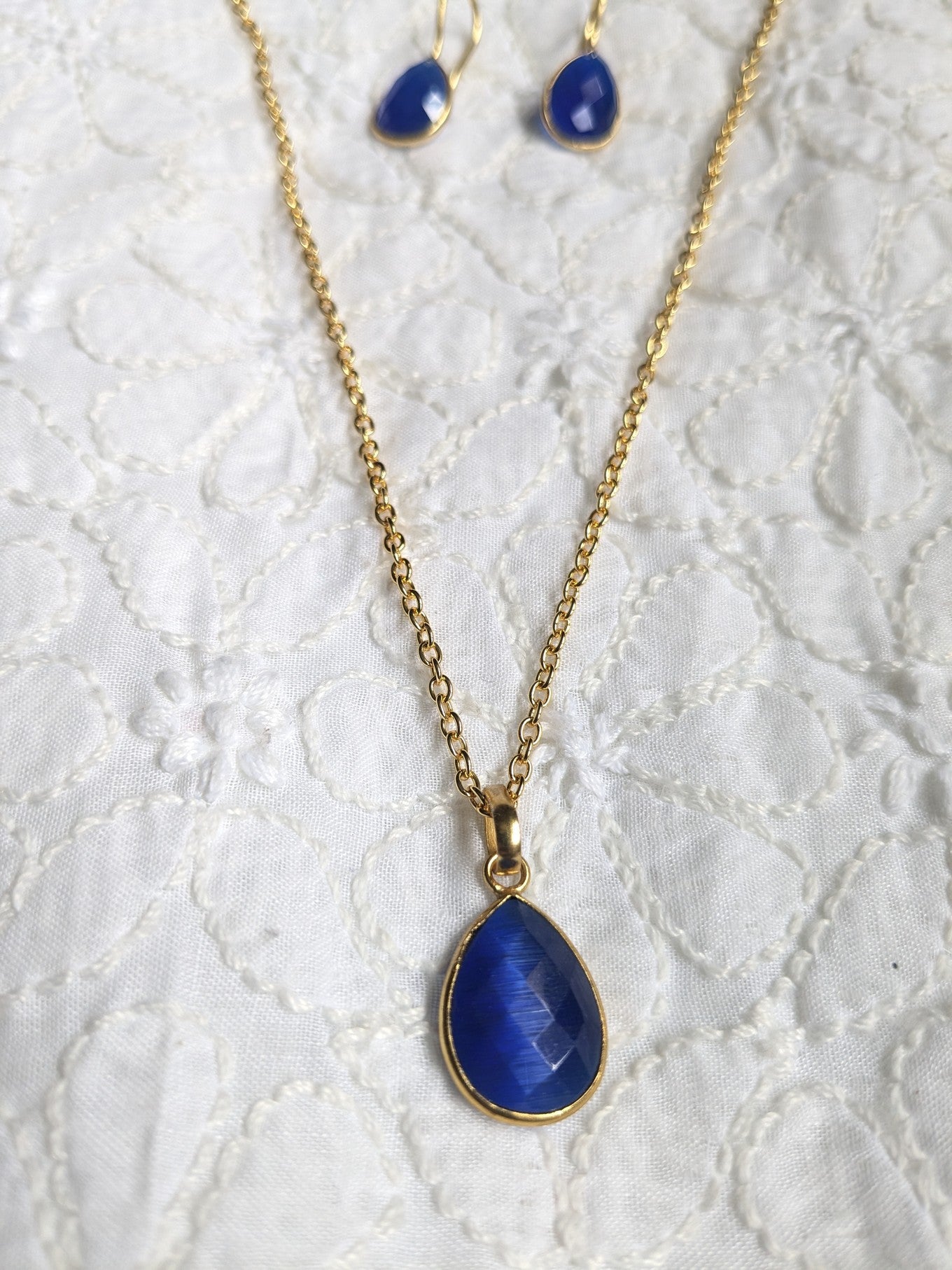 Dewdrop Gemstone chain set