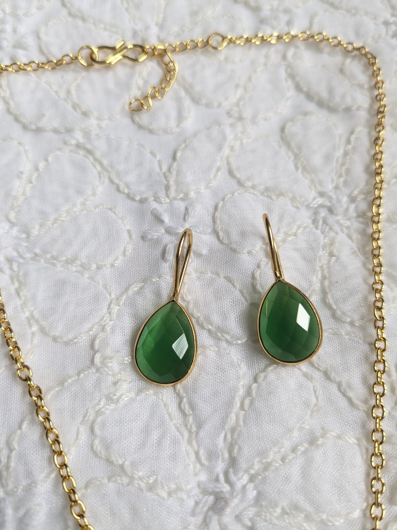Dewdrop Gemstone chain set