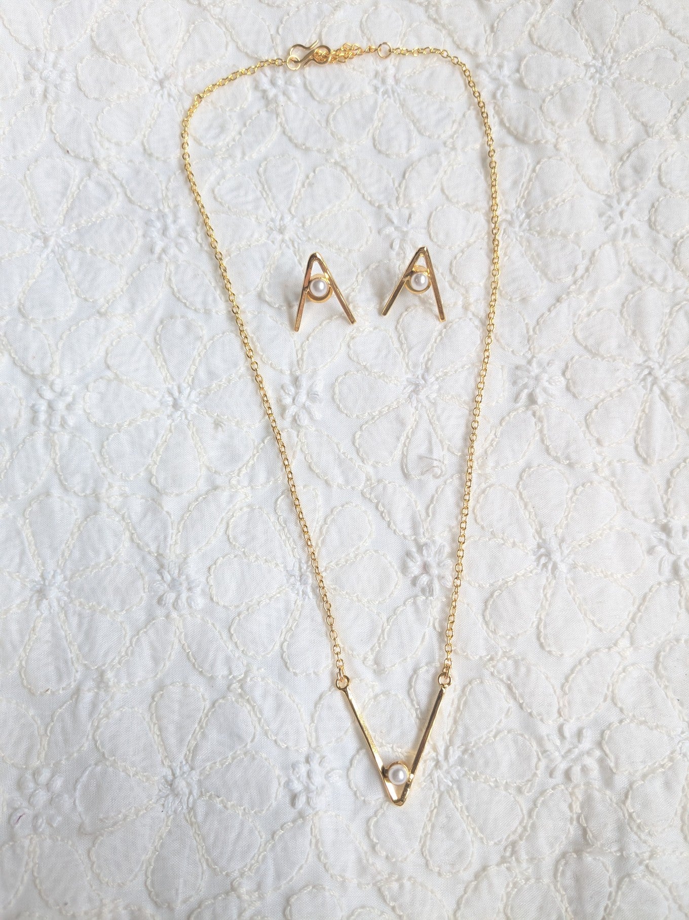 V Luxe Pearl Pendant
