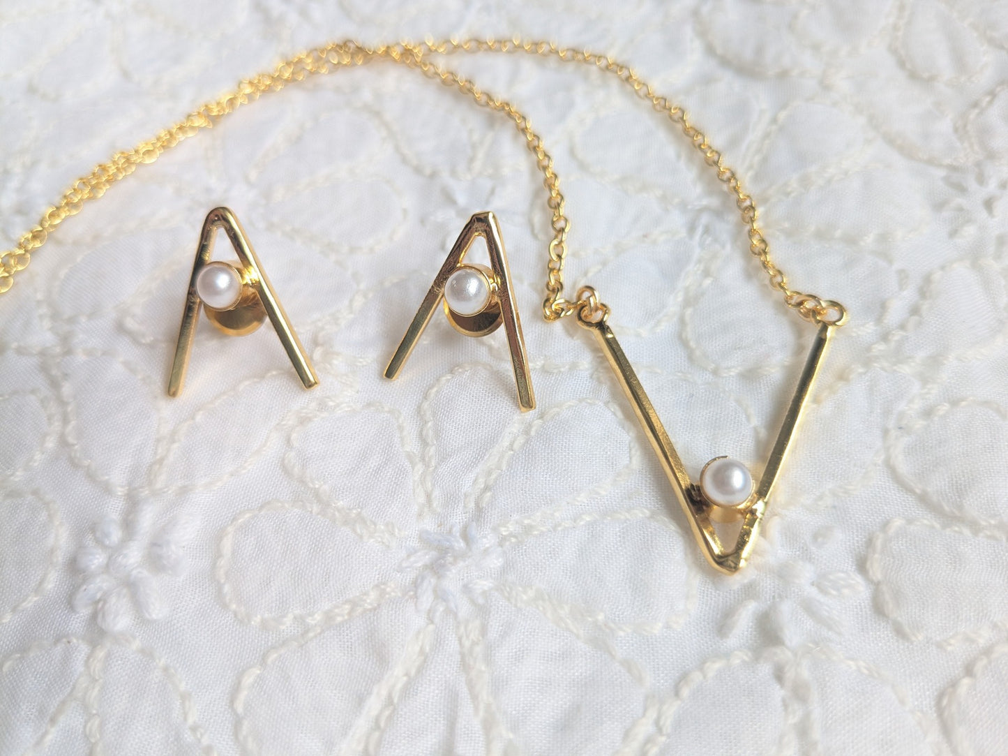 V Luxe Pearl Pendant