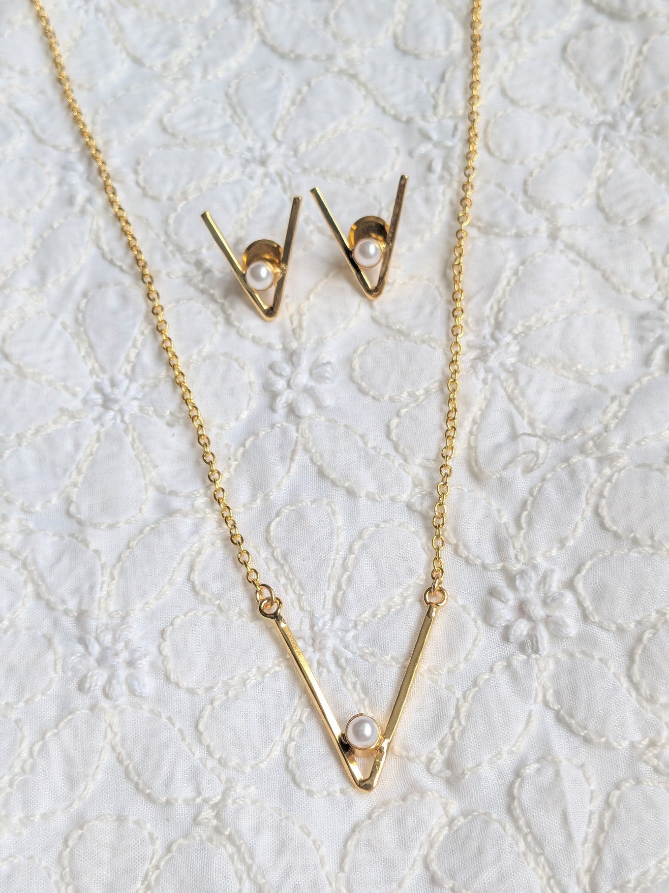 V Luxe Pearl Pendant
