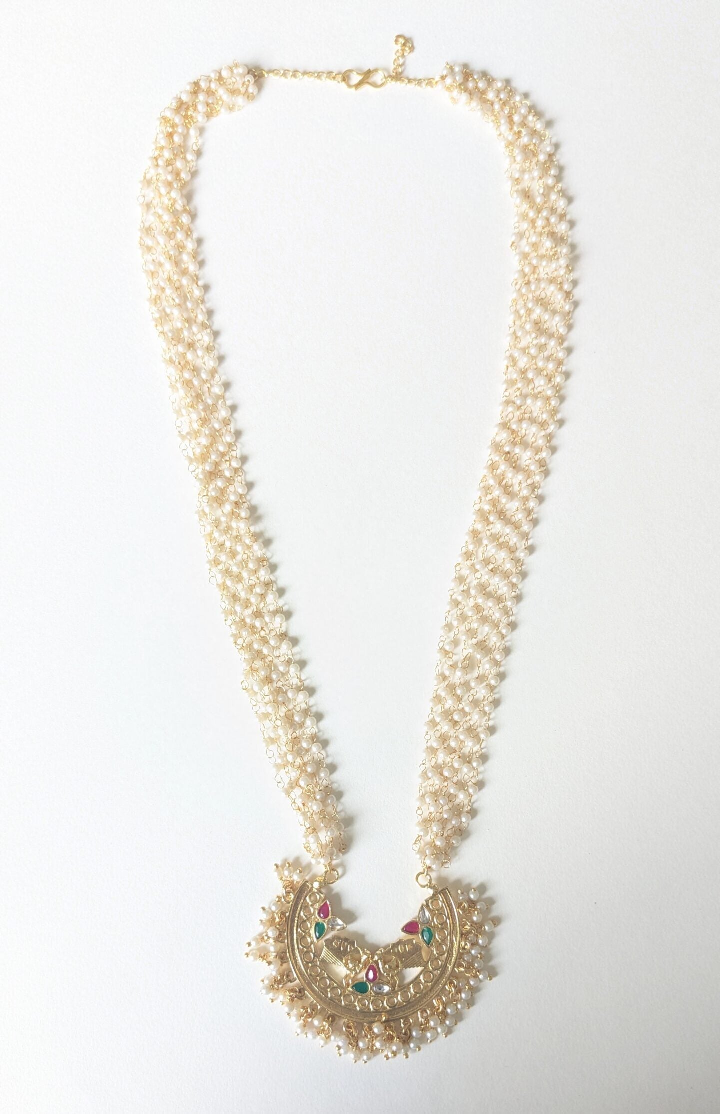 Multilayered pearl Necklace