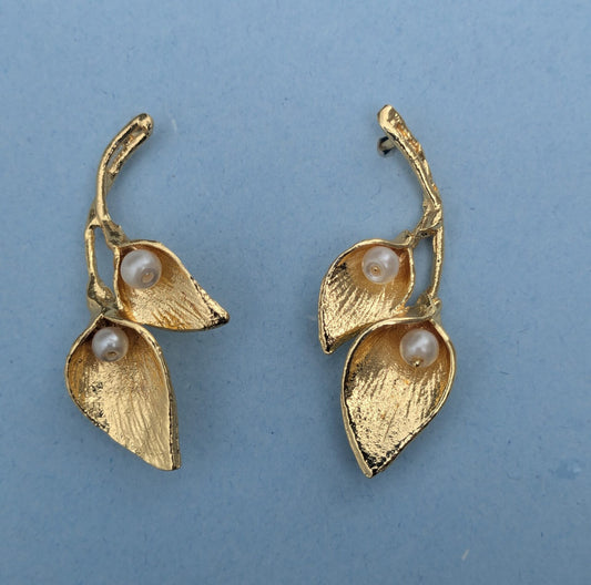 Dual pearl leaf earring