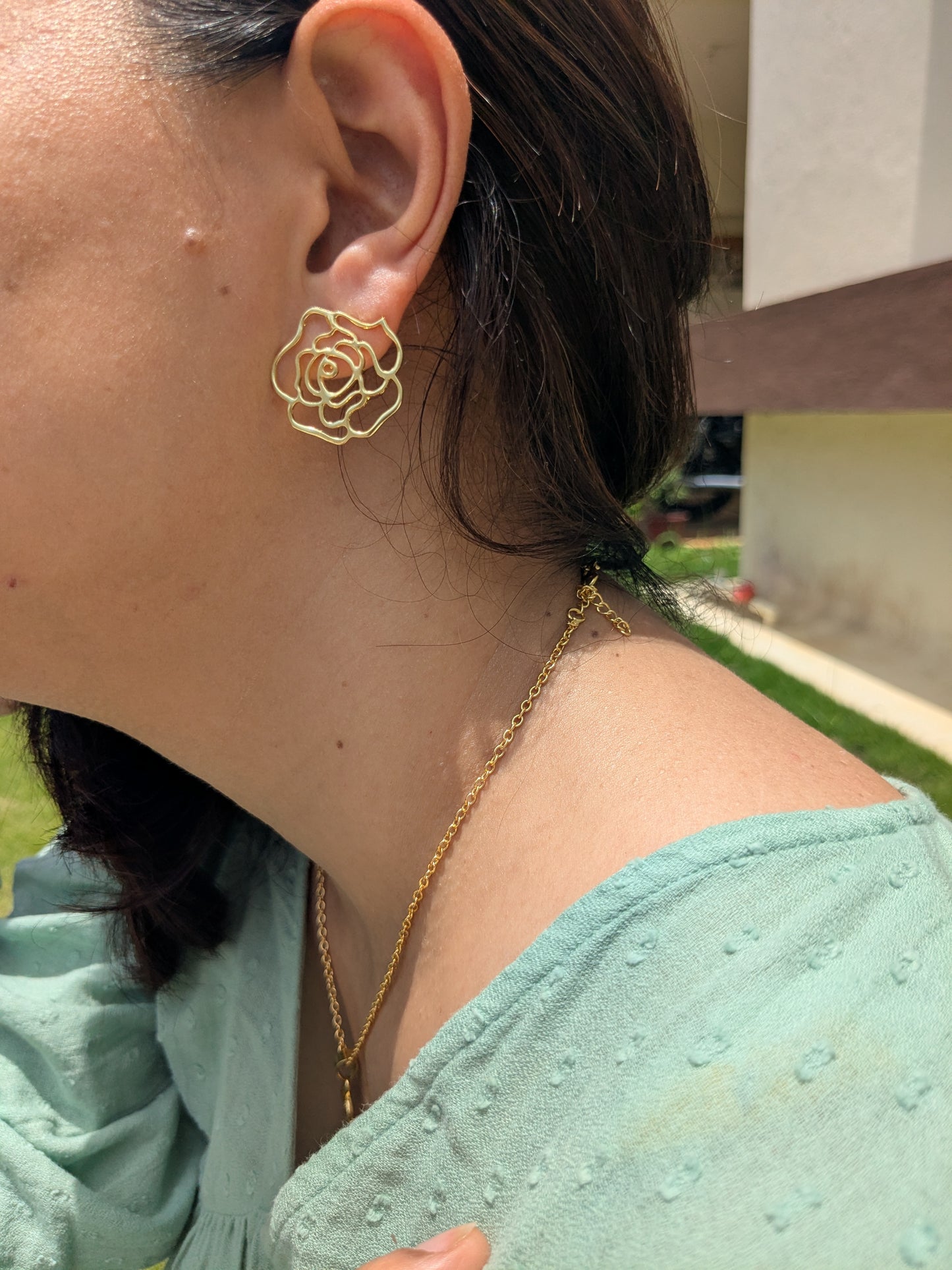 Golden Rose Bloom Chain Necklace