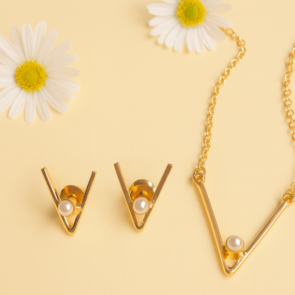 V Luxe Pearl chain with studs