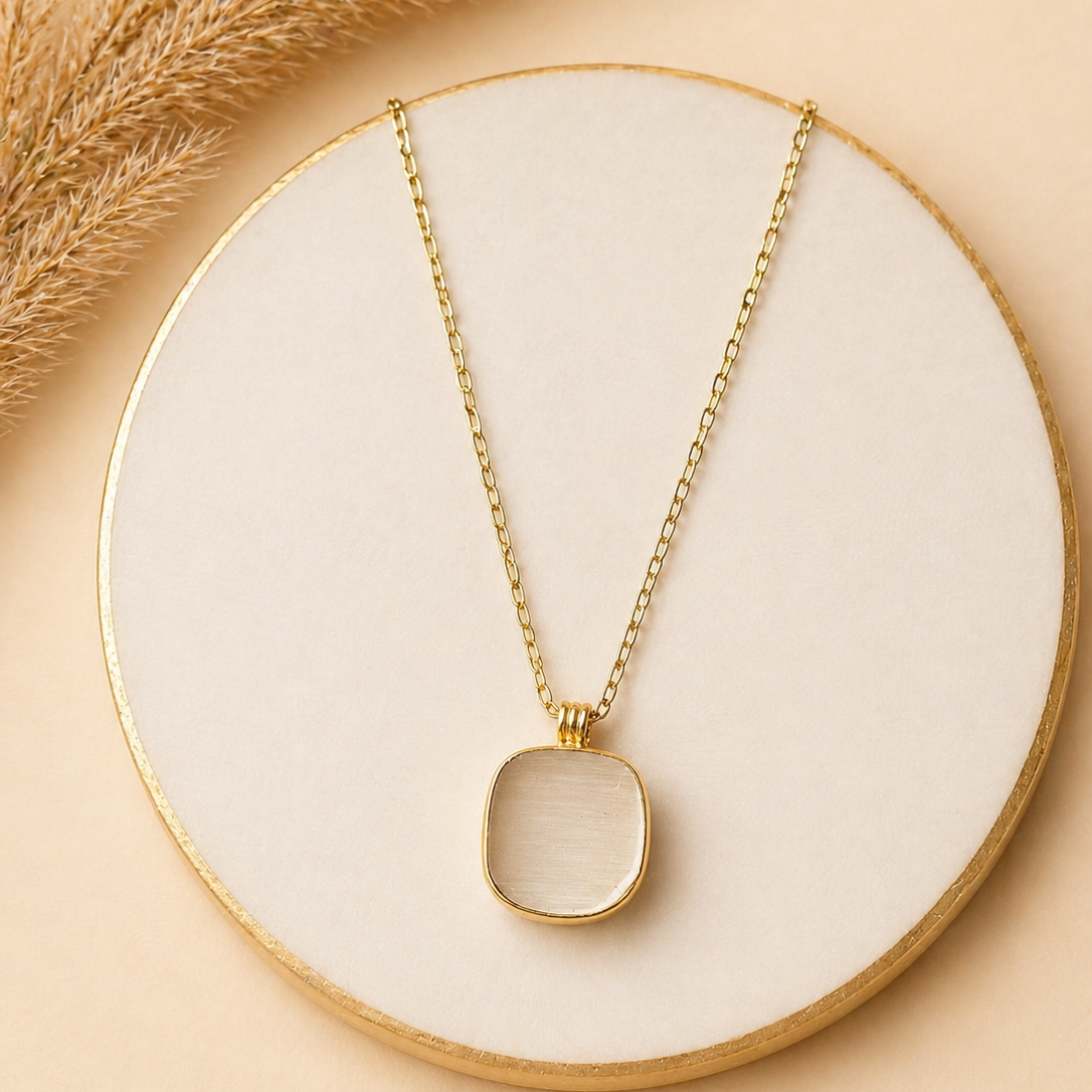 Minimal Square Pendant Chain