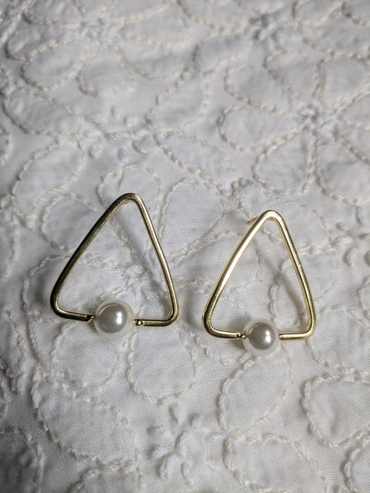 Triangle Framed Pearl Earrings – Modern Elegance