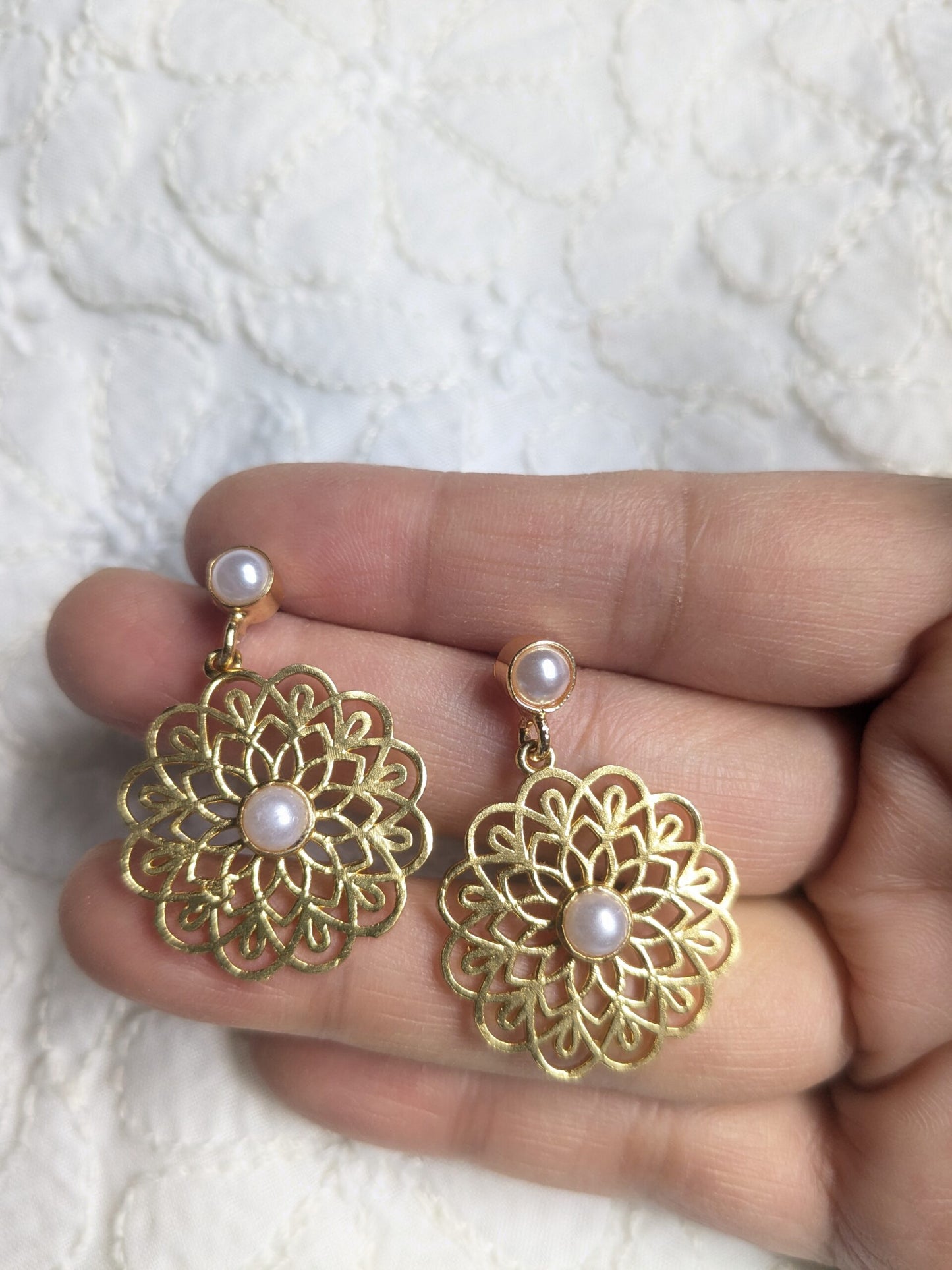 Golden Framed Pearl Earrings – Classic Luxury