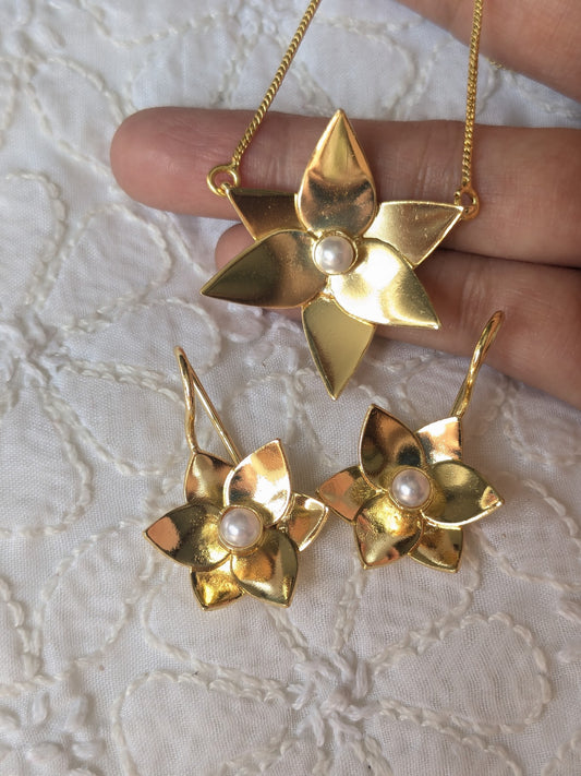Petal Flower Pendant Set