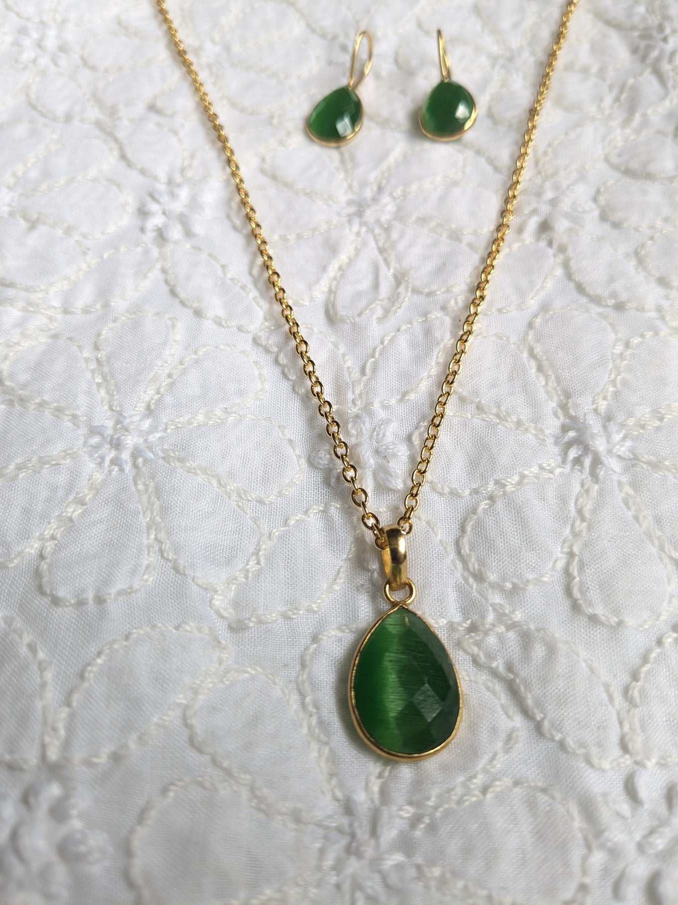 Dewdrop Gemstone chain set