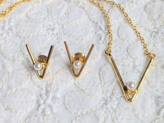 V Luxe Pearl Pendant